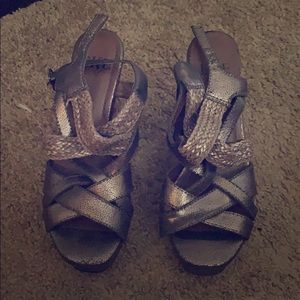 Buckle Beamer Wedges